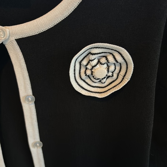 Black & White Size M Cardigan; Perfect for Dressy or Casual; Excellent Condition - Picture 3 of 7